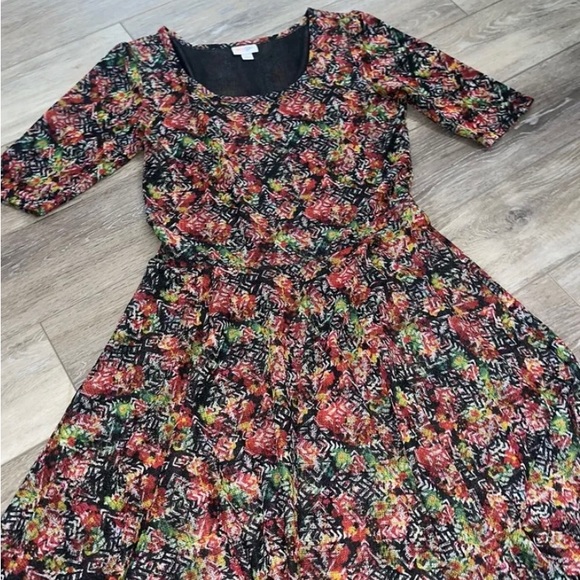 LuLaRoe Dresses & Skirts - 👠 LulaRoe Red & Black Multicolor, Flared Skirt Short Sleeved Midi Dress L